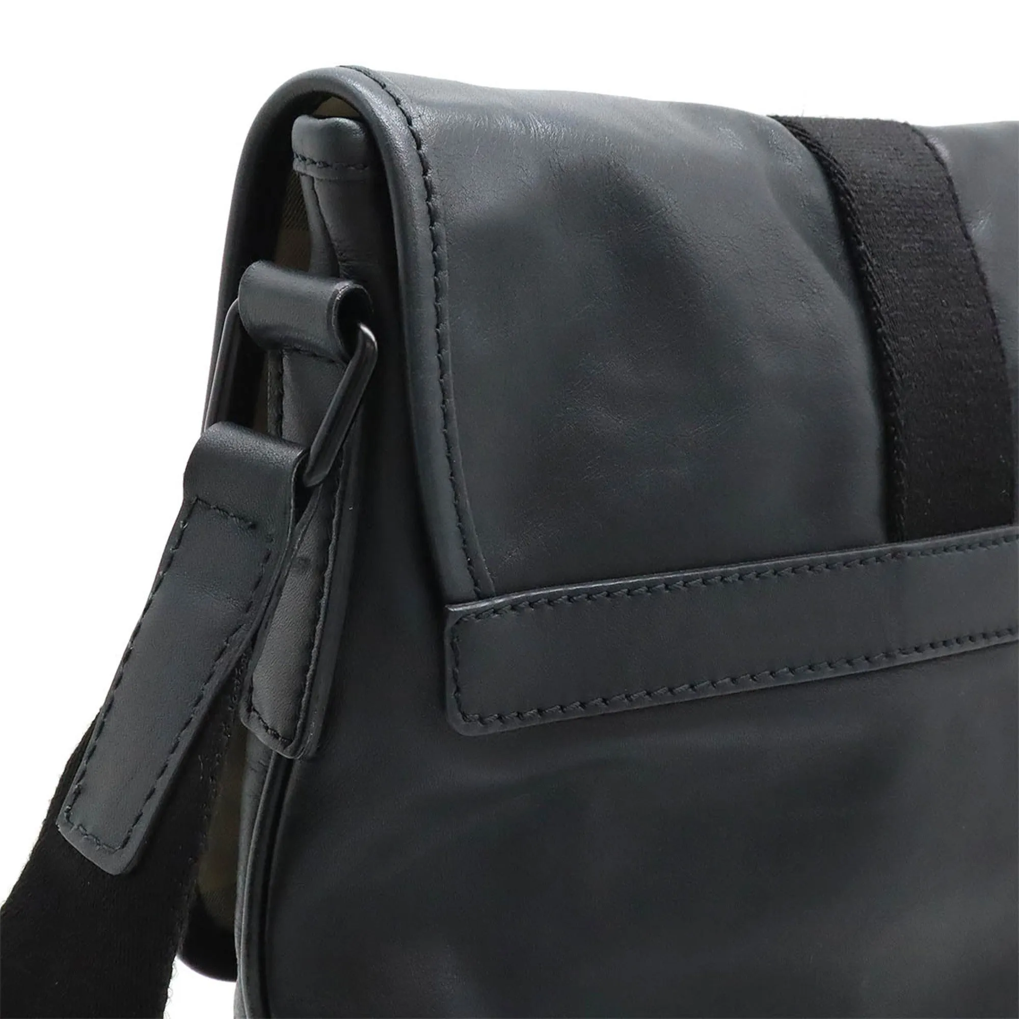 Burberry  Leather Shoulder Bag (Pre-Owned)