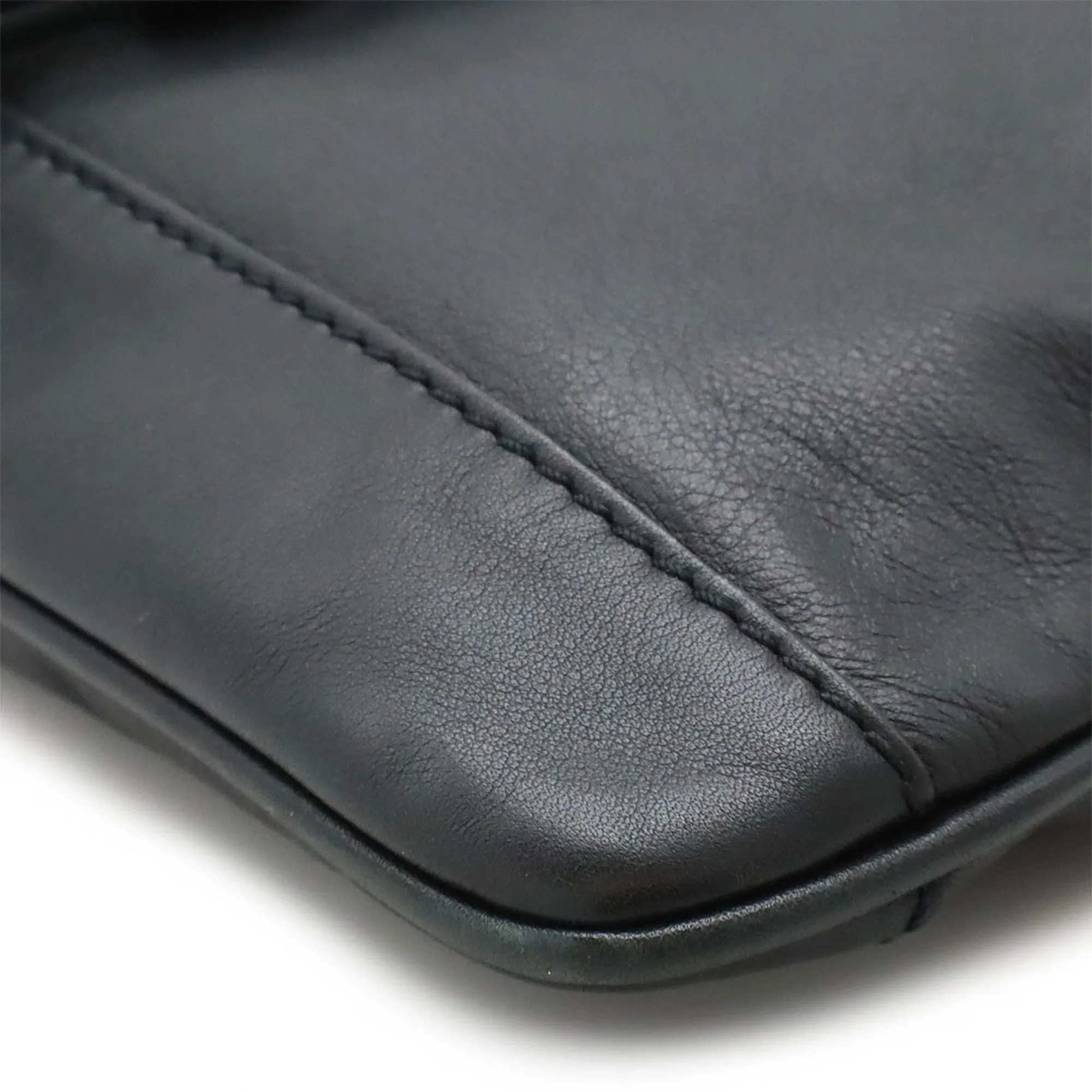 Burberry  Leather Shoulder Bag (Pre-Owned)