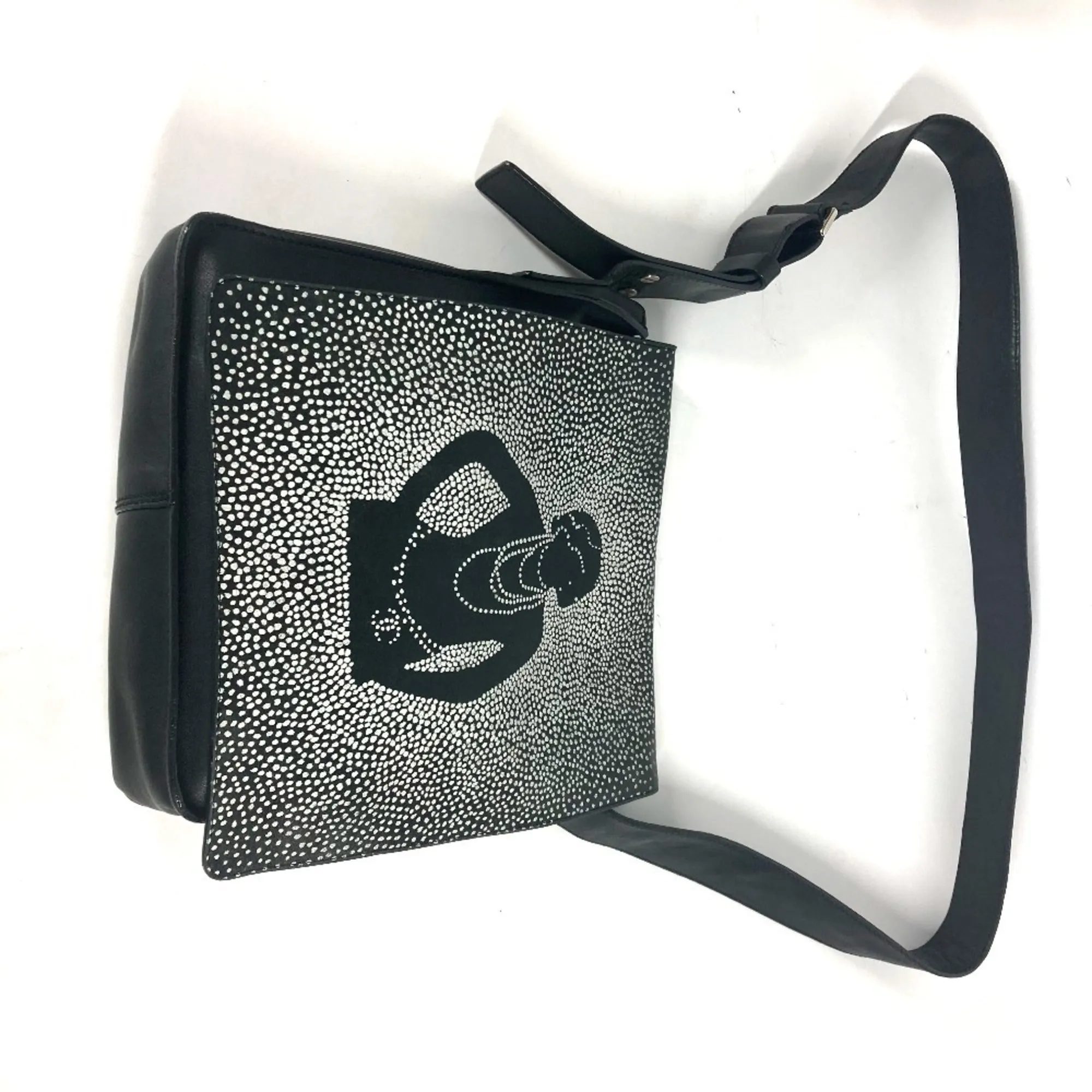 Chanel  Leather Shoulder Bag (Pre-Owned)