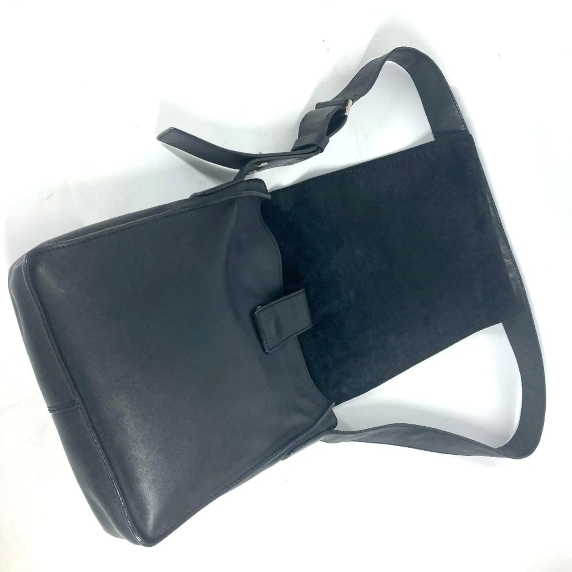 Chanel  Leather Shoulder Bag (Pre-Owned)