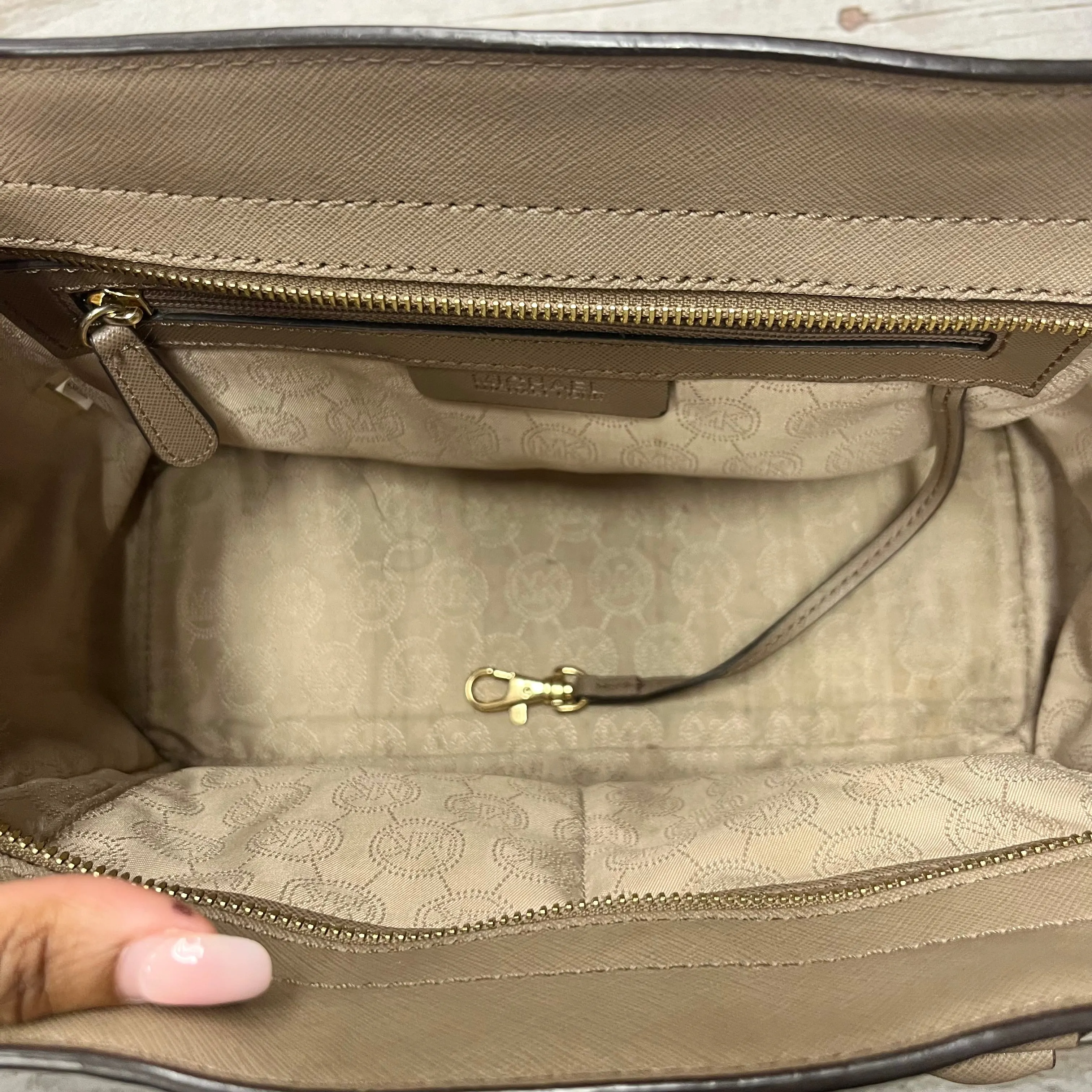 Handbag Designer By Michael Kors, Size: Medium