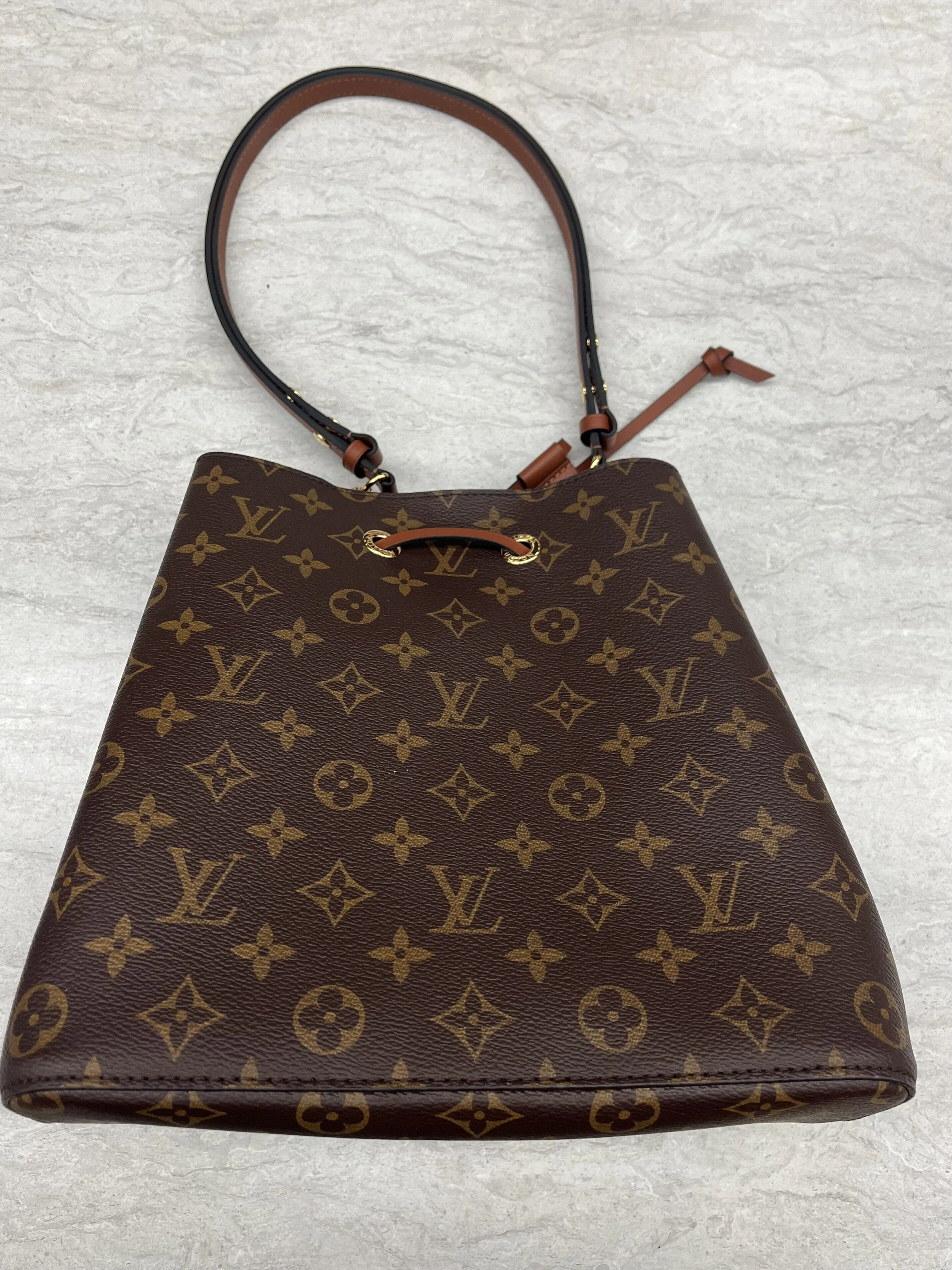 Handbag Luxury Designer By Louis Vuitton  Size: Medium