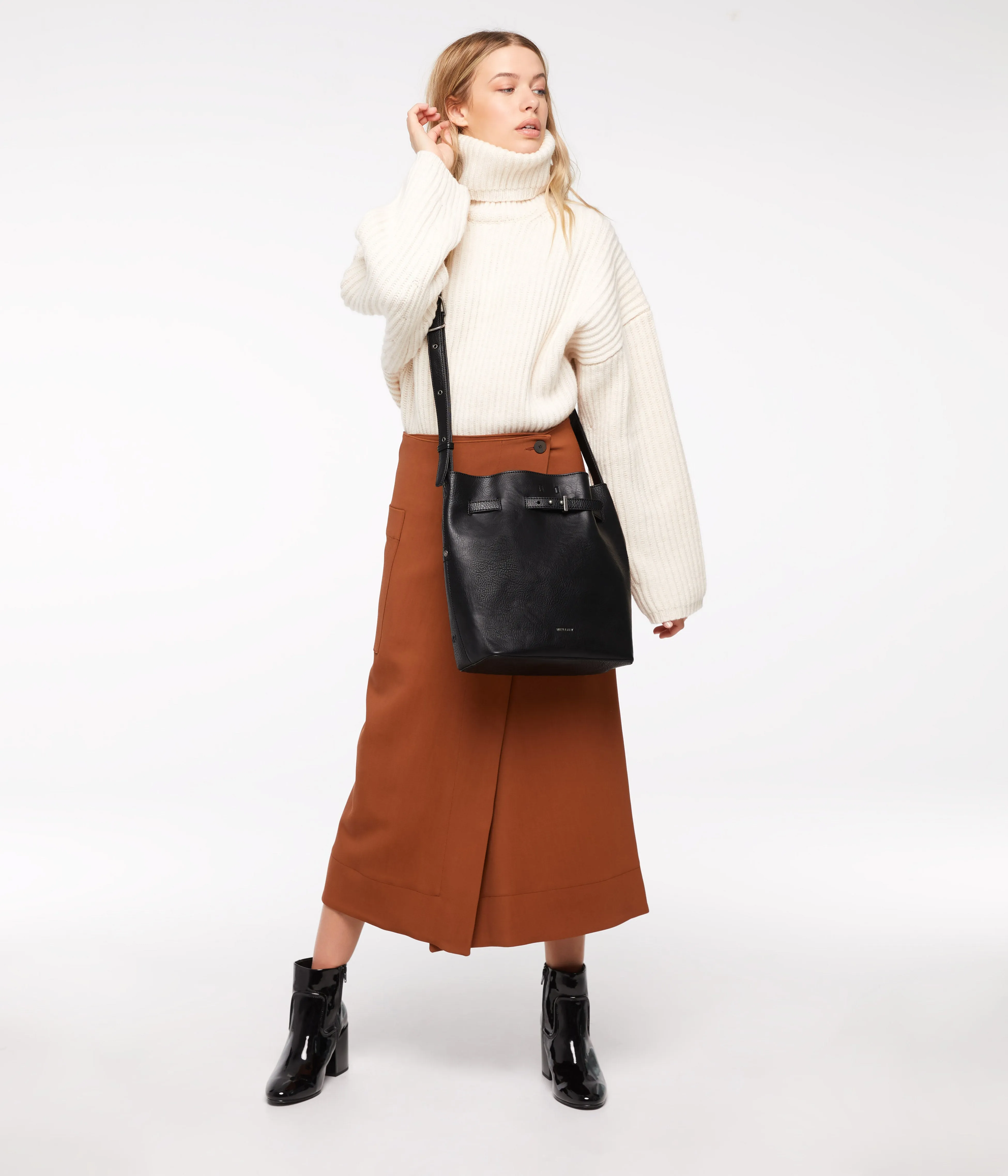 LEXI Vegan Bucket Bag - Dwell