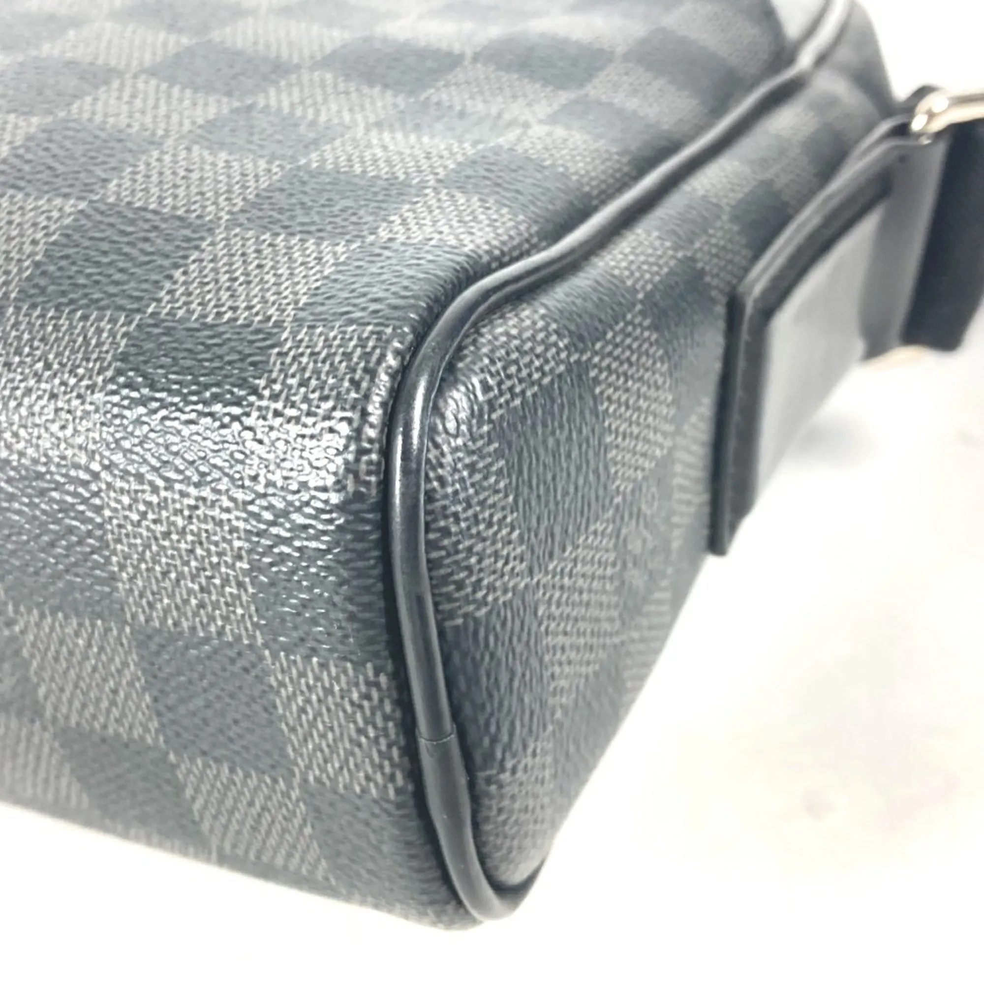 Louis Vuitton Damier Graphite Messenger Bag Shoulder Bag (Pre-Owned)