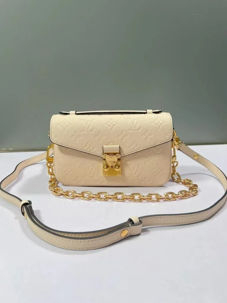 louis vuitton  Pochette Mtis East West