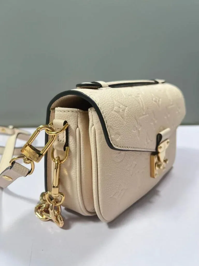 louis vuitton  Pochette Mtis East West