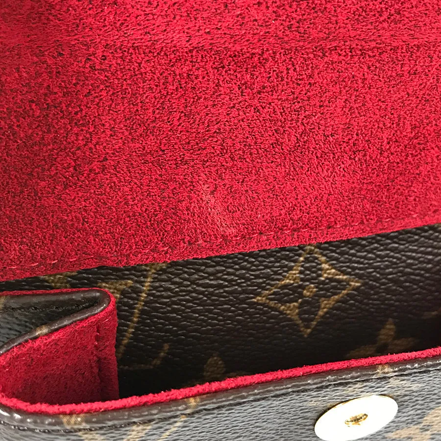 LOUIS VUITTON Shoulder Bag